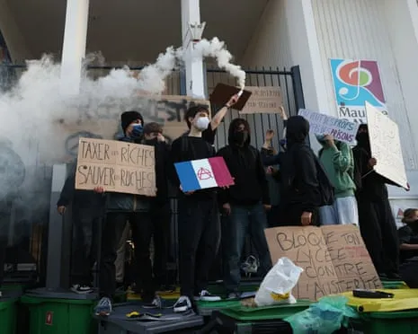New French PM Faces Intense Pressure as Nationwide Strikes Paralyze Education and Transportation