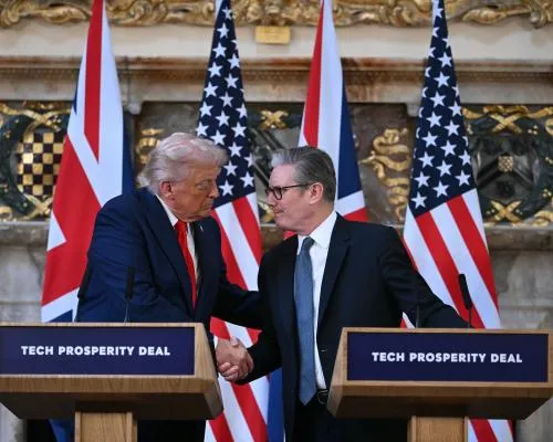 Trump Directs Criticism on Vladimir Putin and Commends UK in Joint Appearance with Keir Starmer